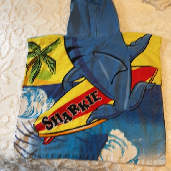 Kids hooded wearable beach towels! - Picture 9 of 13